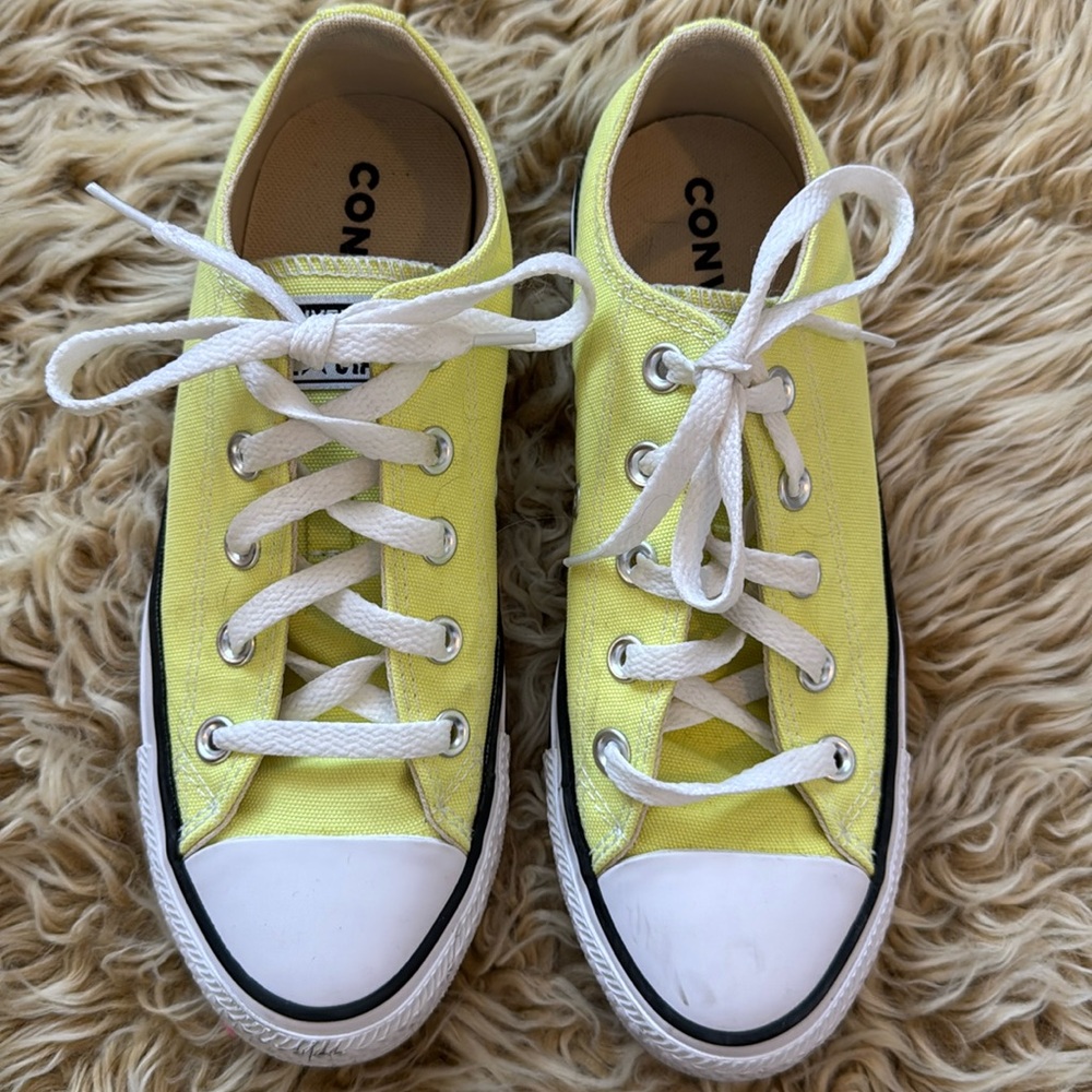 Converse Yellow low top Sneakers